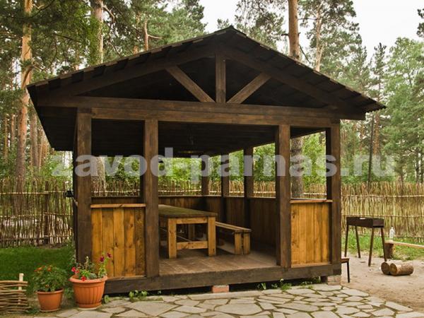 Практичная и удобная деревянная беседка