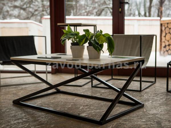 Журнальный стол в лофт стиле из металла и дерева
